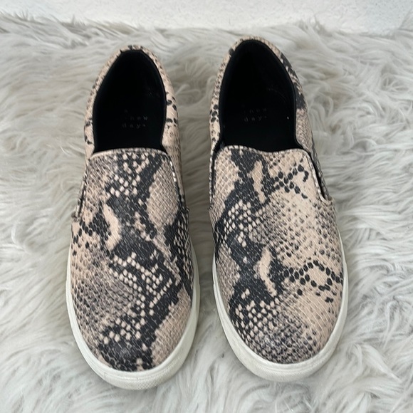 a new day Shoes - A NEW DAY Faux Snakeskin Print Slip-On Loafer Sneakers Size 7